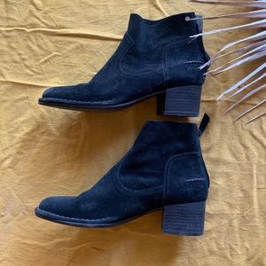 Suede ankle boot